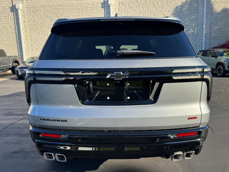 Chevrolet Traverse Vehicle Image 04