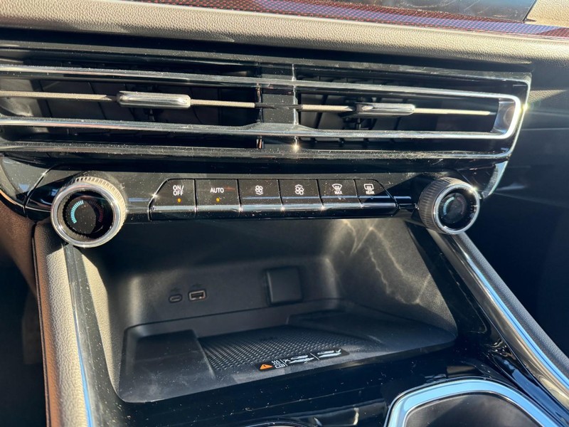 Chevrolet Traverse Vehicle Image 13