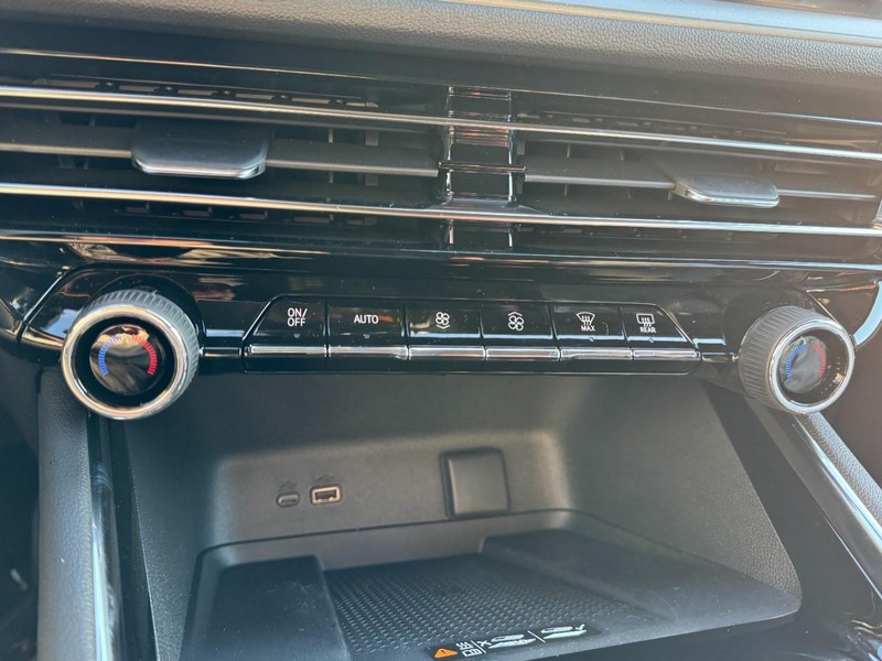 Chevrolet Traverse Vehicle Image 13