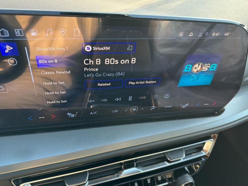 Chevrolet Traverse Vehicle Image 14