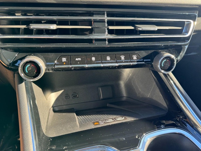 Chevrolet Traverse Vehicle Image 13