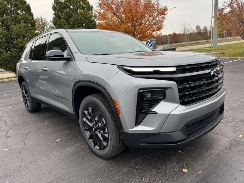 Chevrolet Traverse Vehicle Image 02