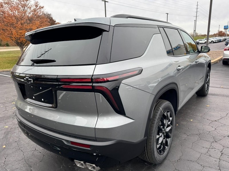 Chevrolet Traverse Vehicle Image 03