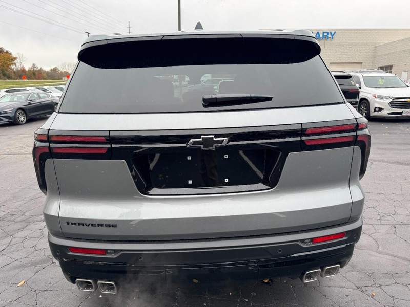 Chevrolet Traverse Vehicle Image 04