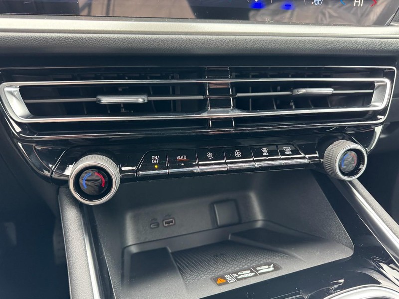 Chevrolet Traverse Vehicle Image 13