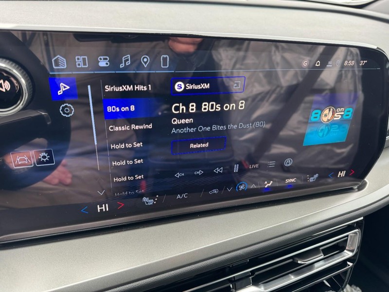 Chevrolet Traverse Vehicle Image 14