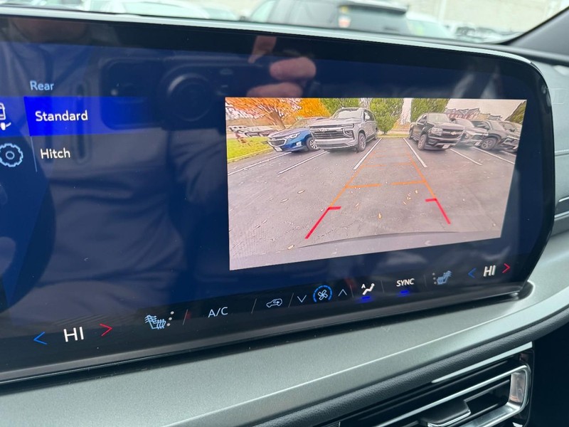 Chevrolet Traverse Vehicle Image 16