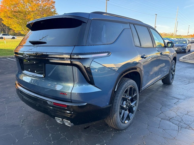 Chevrolet Traverse Vehicle Image 02