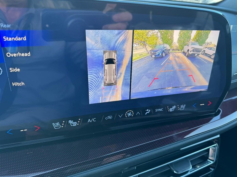 Chevrolet Traverse Vehicle Image 16