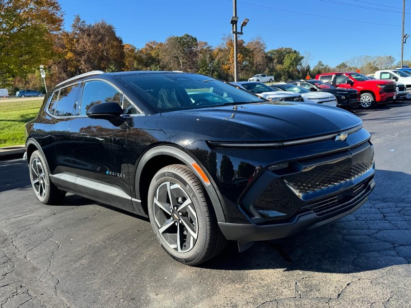 Chevrolet Equinox EV Vehicle Image 02