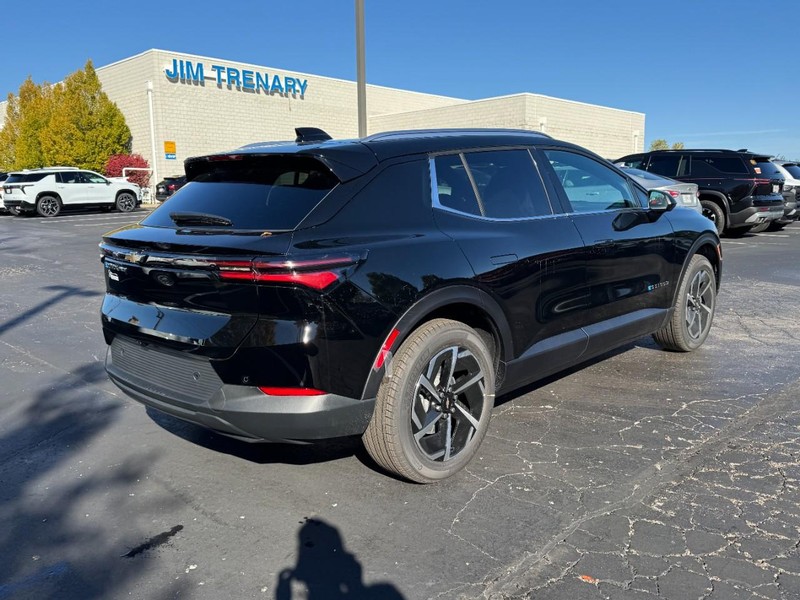 Chevrolet Equinox EV Vehicle Image 03