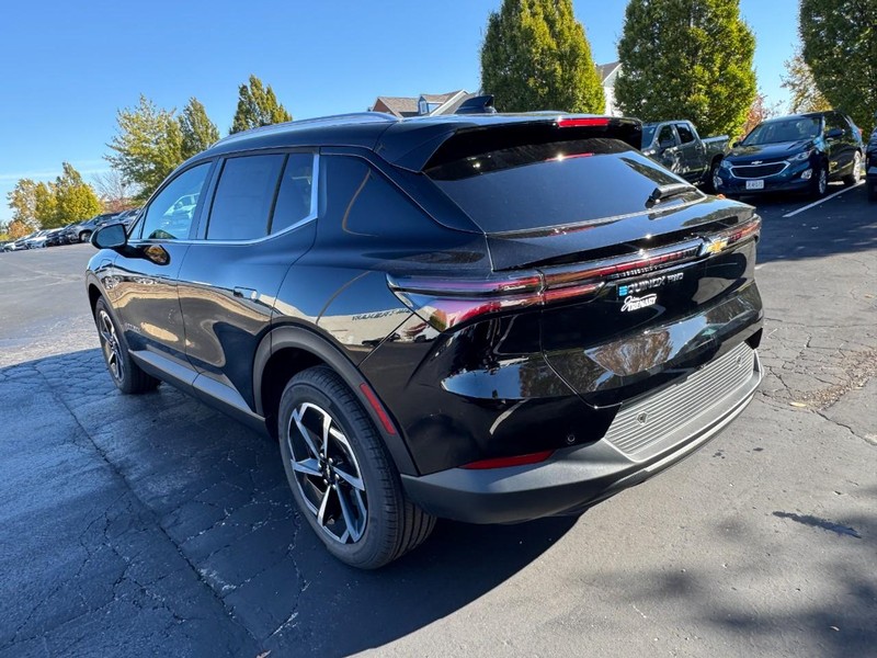 Chevrolet Equinox EV Vehicle Image 05