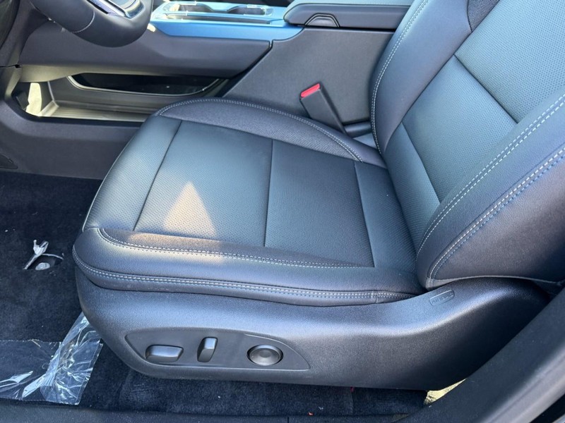 Chevrolet Equinox EV Vehicle Image 08