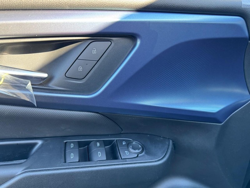 Chevrolet Equinox EV Vehicle Image 09