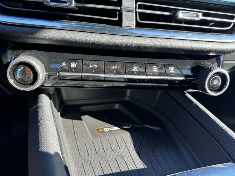 Chevrolet Equinox EV Vehicle Image 13