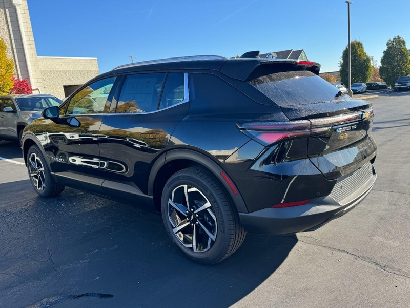 Chevrolet Equinox EV Vehicle Image 05