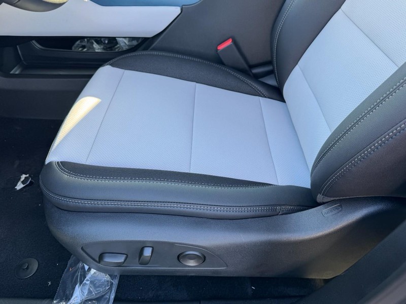 Chevrolet Equinox EV Vehicle Image 08