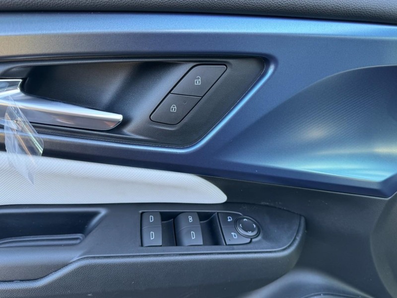 Chevrolet Equinox EV Vehicle Image 09