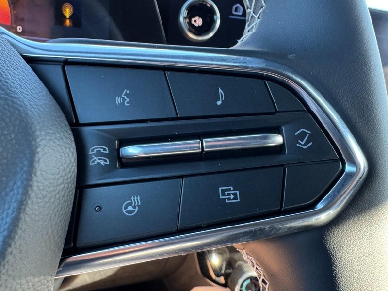 Chevrolet Equinox EV Vehicle Image 11