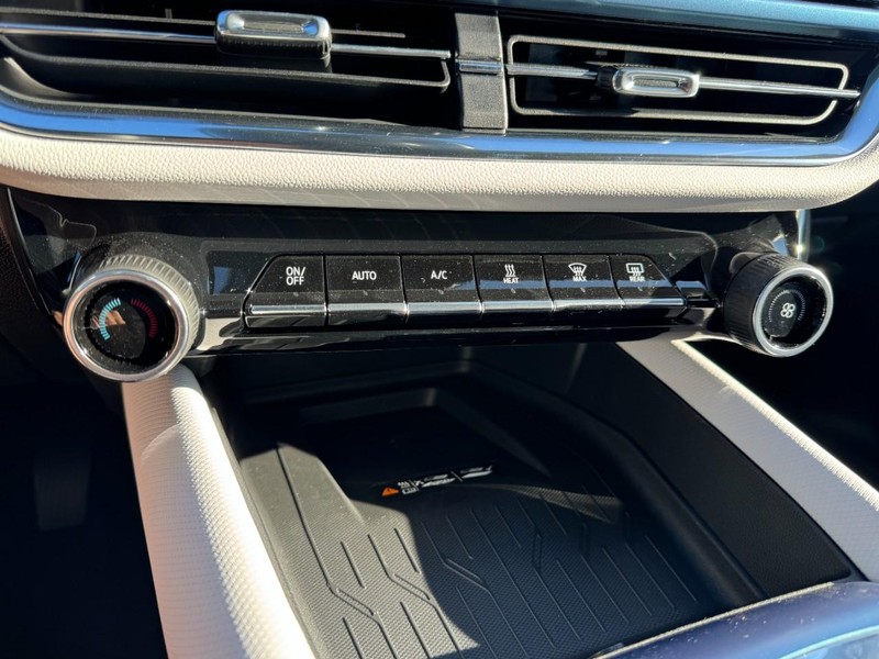 Chevrolet Equinox EV Vehicle Image 12