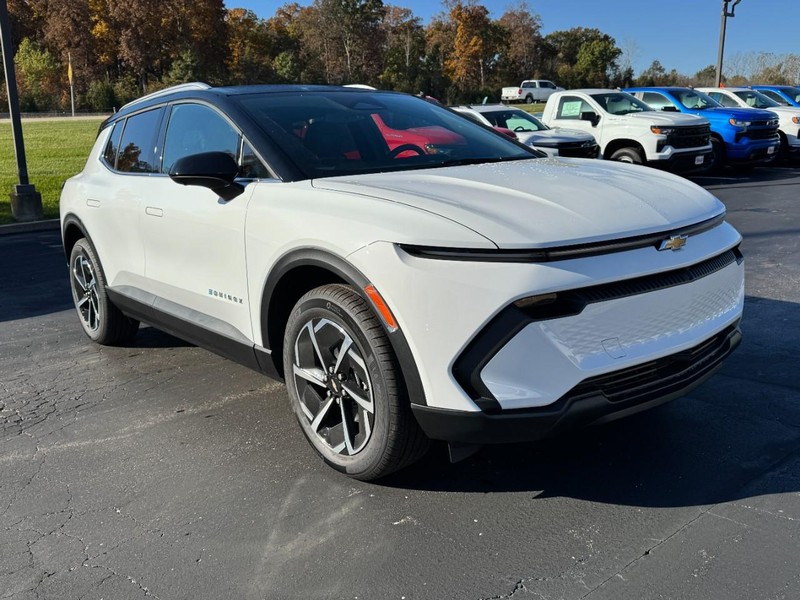 Chevrolet Equinox EV Vehicle Image 02