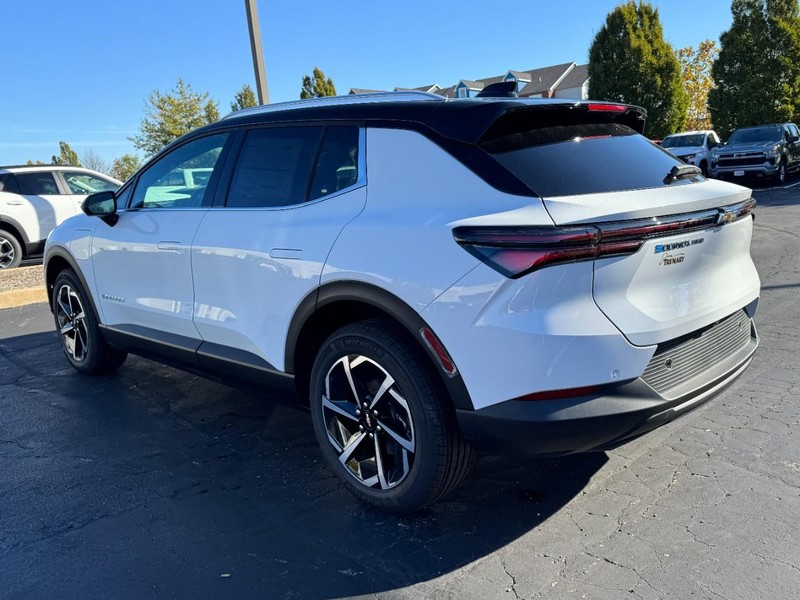 Chevrolet Equinox EV Vehicle Image 05