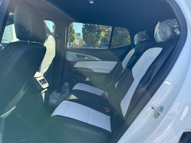 Chevrolet Equinox EV Vehicle Image 07