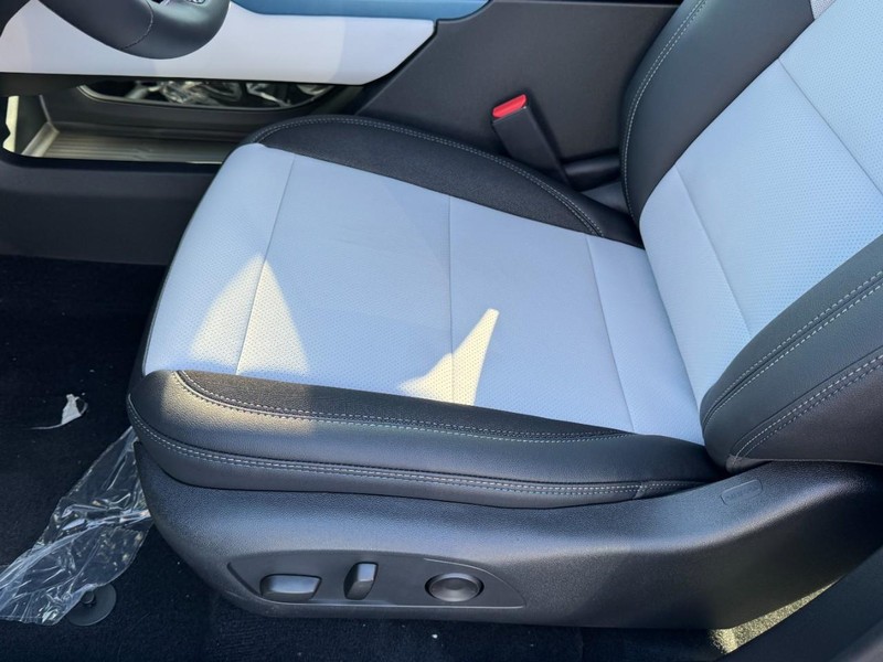 Chevrolet Equinox EV Vehicle Image 08