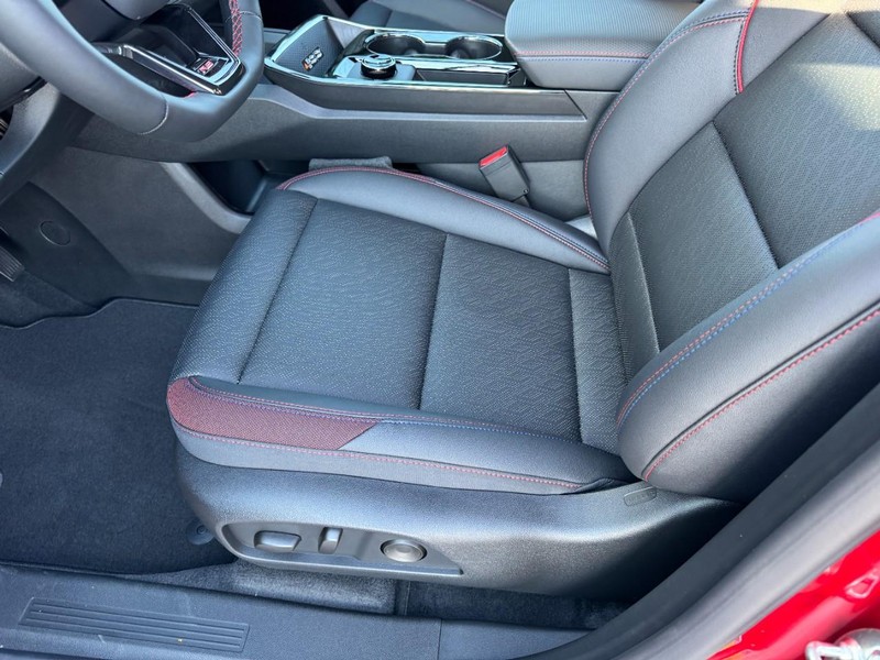 Chevrolet Equinox Vehicle Image 09