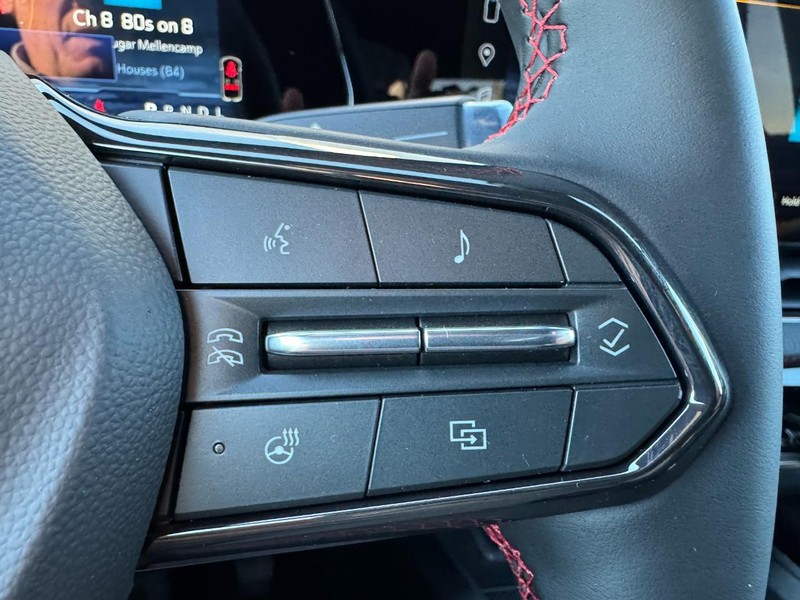 Chevrolet Equinox Vehicle Image 12