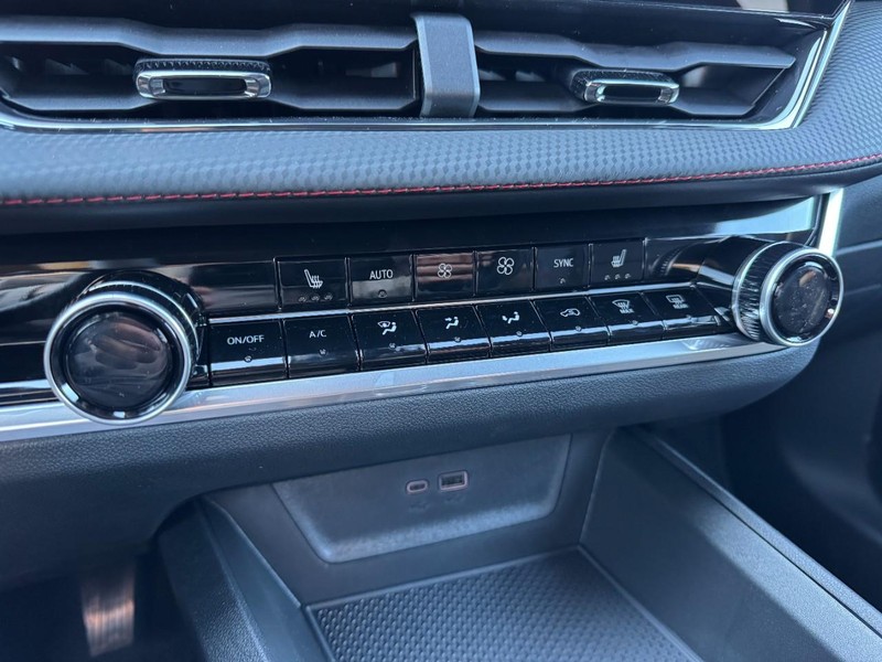 Chevrolet Equinox Vehicle Image 13