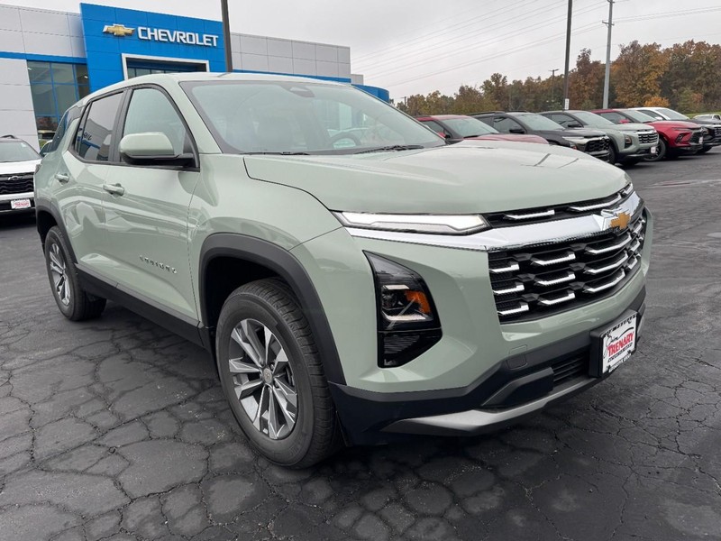 Chevrolet Equinox Vehicle Image 02