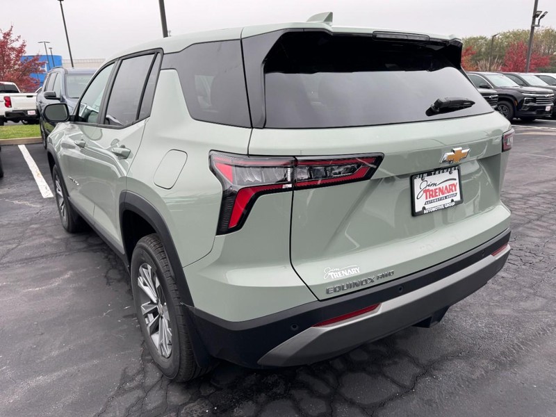 Chevrolet Equinox Vehicle Image 05