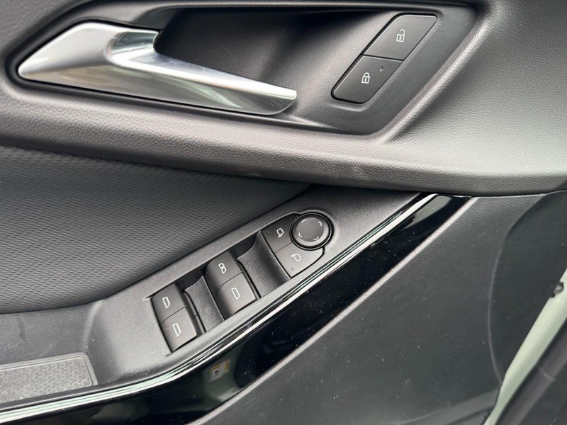 Chevrolet Equinox Vehicle Image 10