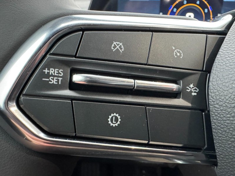 Chevrolet Equinox Vehicle Image 11