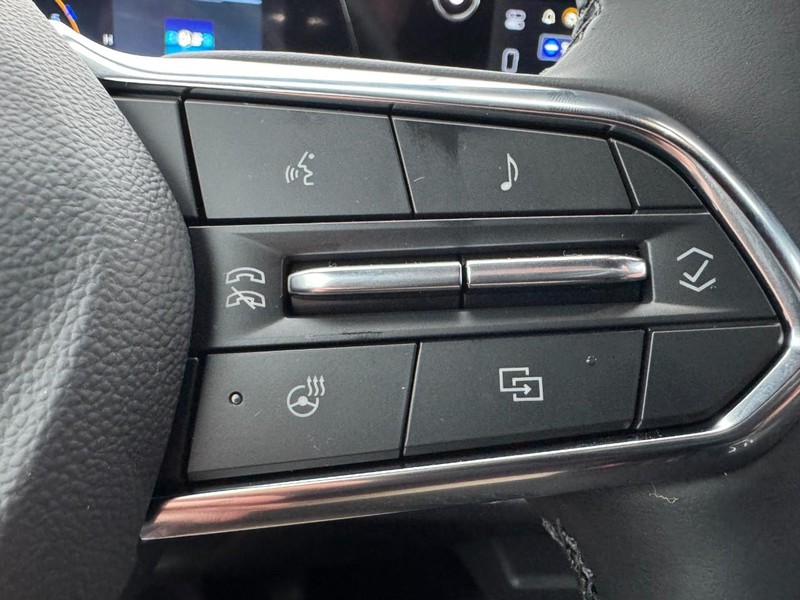 Chevrolet Equinox Vehicle Image 12