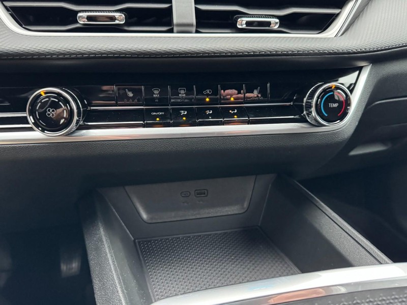 Chevrolet Equinox Vehicle Image 13