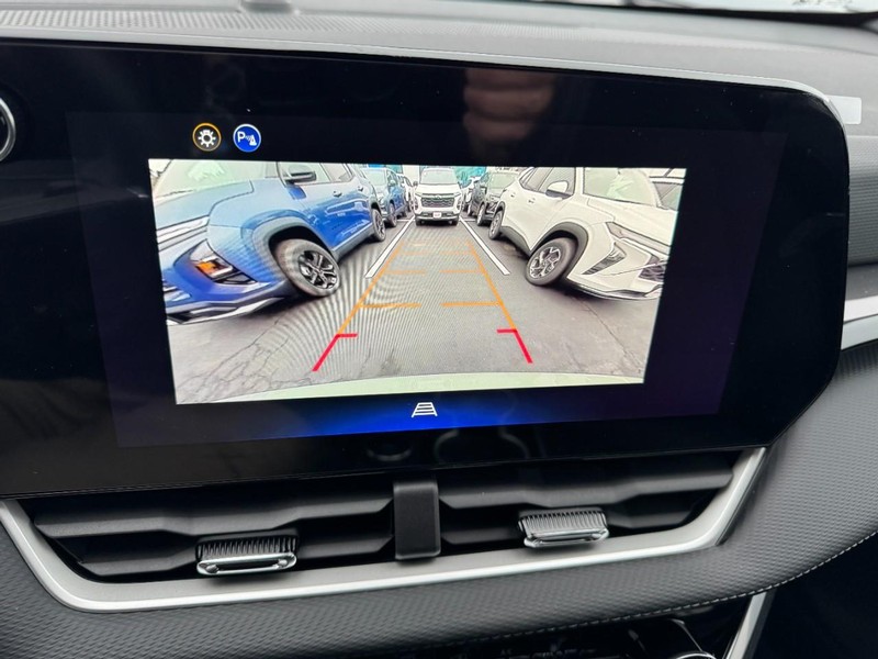 Chevrolet Equinox Vehicle Image 15