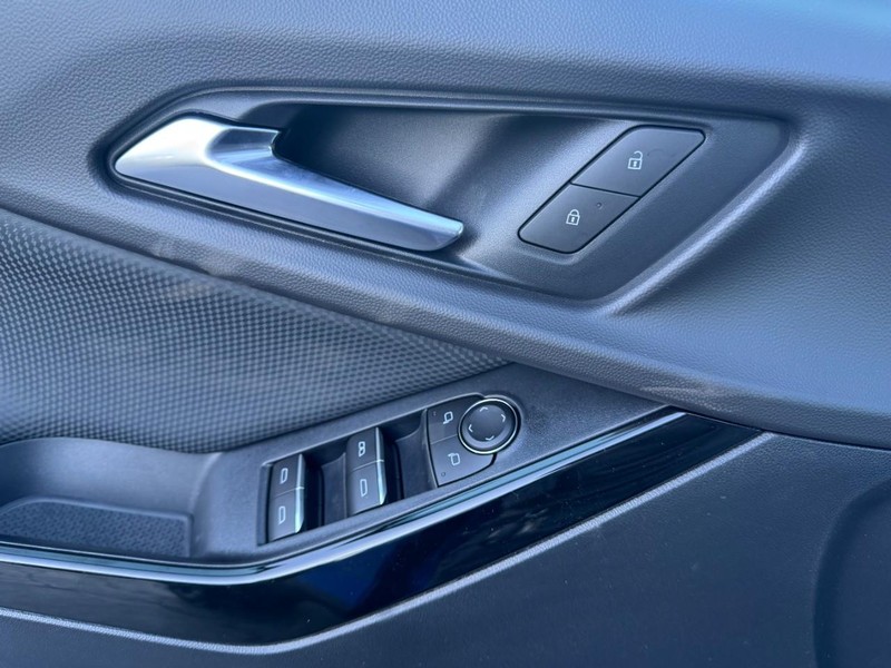 Chevrolet Equinox Vehicle Image 10