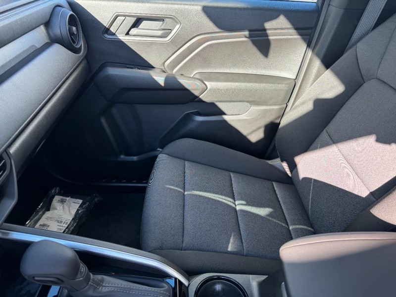 Chevrolet Colorado Vehicle Image 09