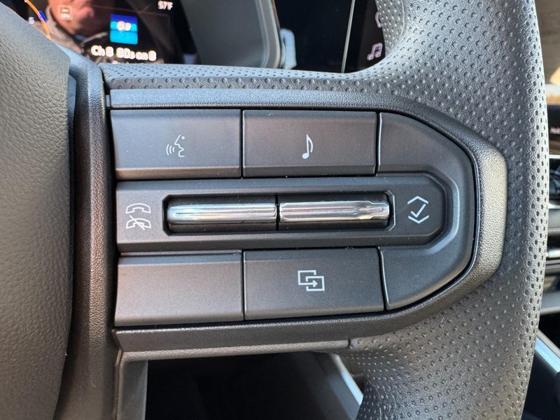 Chevrolet Colorado Vehicle Image 13