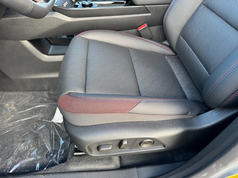 Chevrolet Equinox Vehicle Image 09