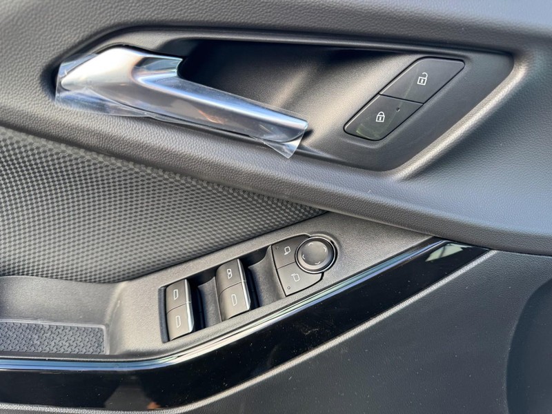 Chevrolet Equinox Vehicle Image 10