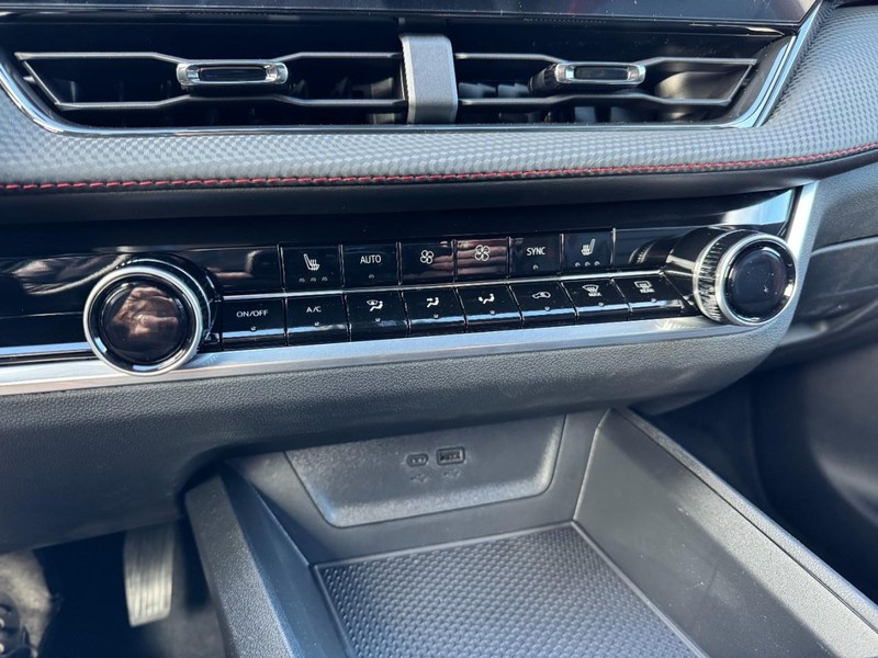 Chevrolet Equinox Vehicle Image 13