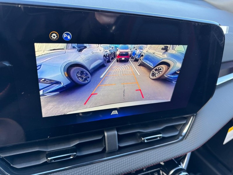 Chevrolet Equinox Vehicle Image 16