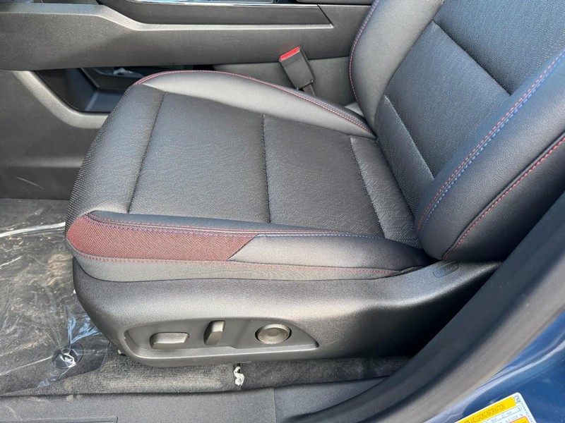 Chevrolet Equinox Vehicle Image 09