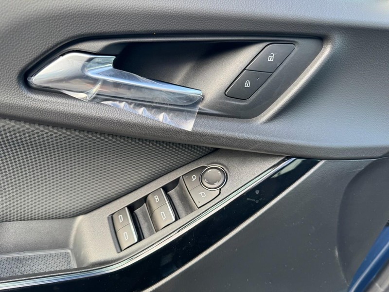 Chevrolet Equinox Vehicle Image 10