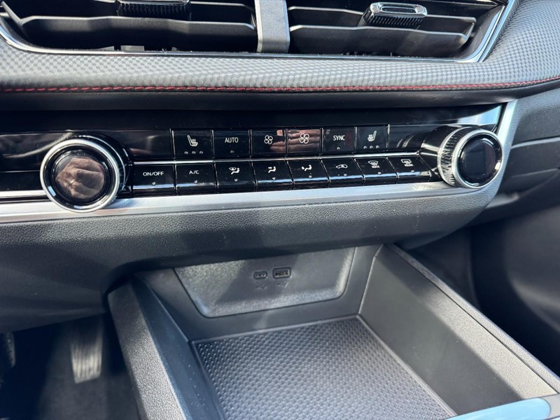 Chevrolet Equinox Vehicle Image 13