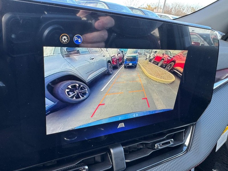 Chevrolet Equinox Vehicle Image 16