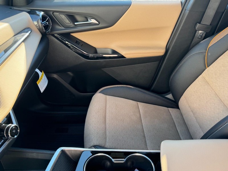 Chevrolet Equinox Vehicle Image 09